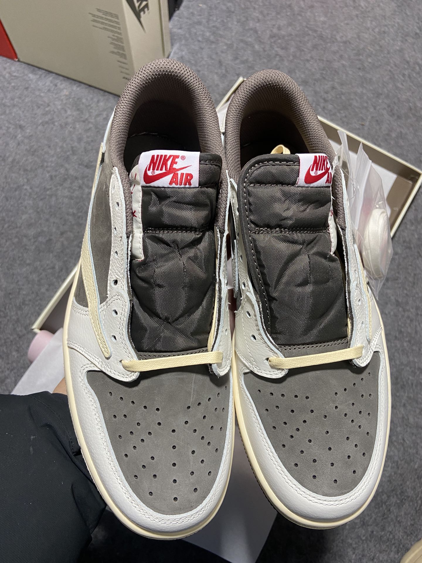 AJ1LowGS白棕倒钩鞋码36-47.5总裁R版出品-TravisScottxAirJordan1Re