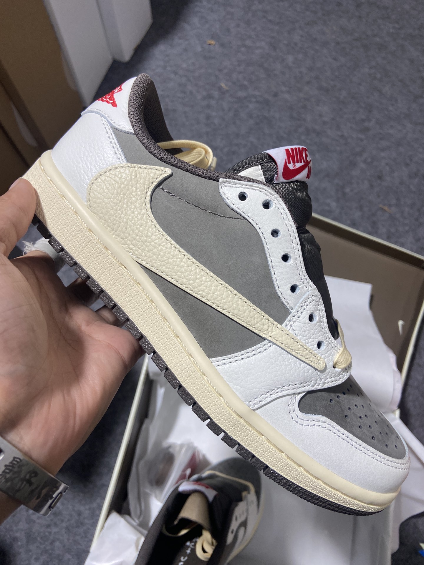 AJ1LowGS白棕倒钩鞋码36-47.5总裁R版出品-TravisScottxAirJordan1Re