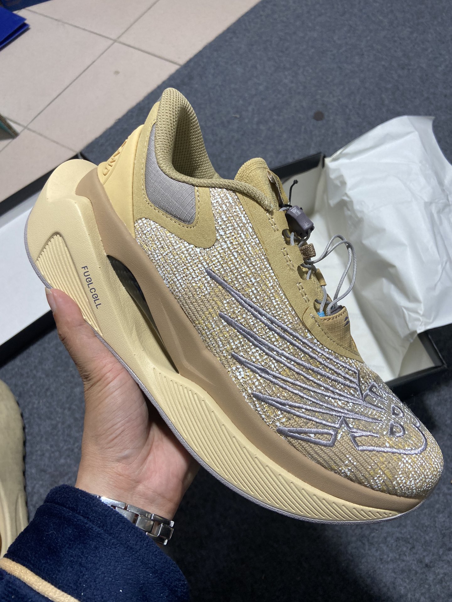 StoneIslandxNewBalanceFuelCellC_1联名款新百伦超轻量化舒适百搭低帮跑步鞋