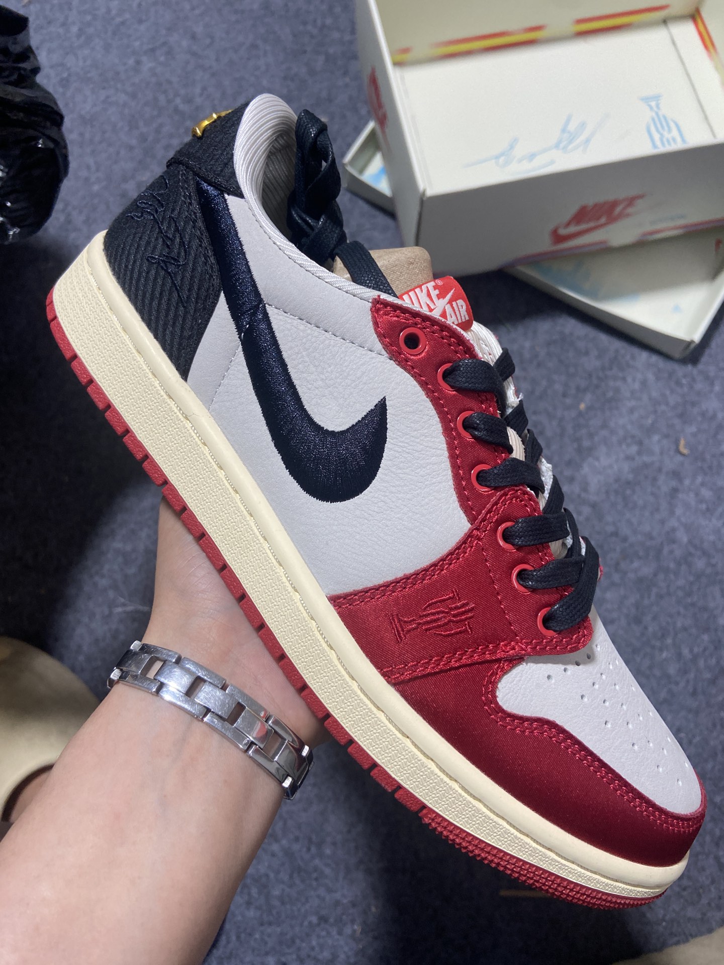 AJLow鞋码36-46纯原出品-TrophyRoomxAJ1LowOG“Away”白黑红FN0432-