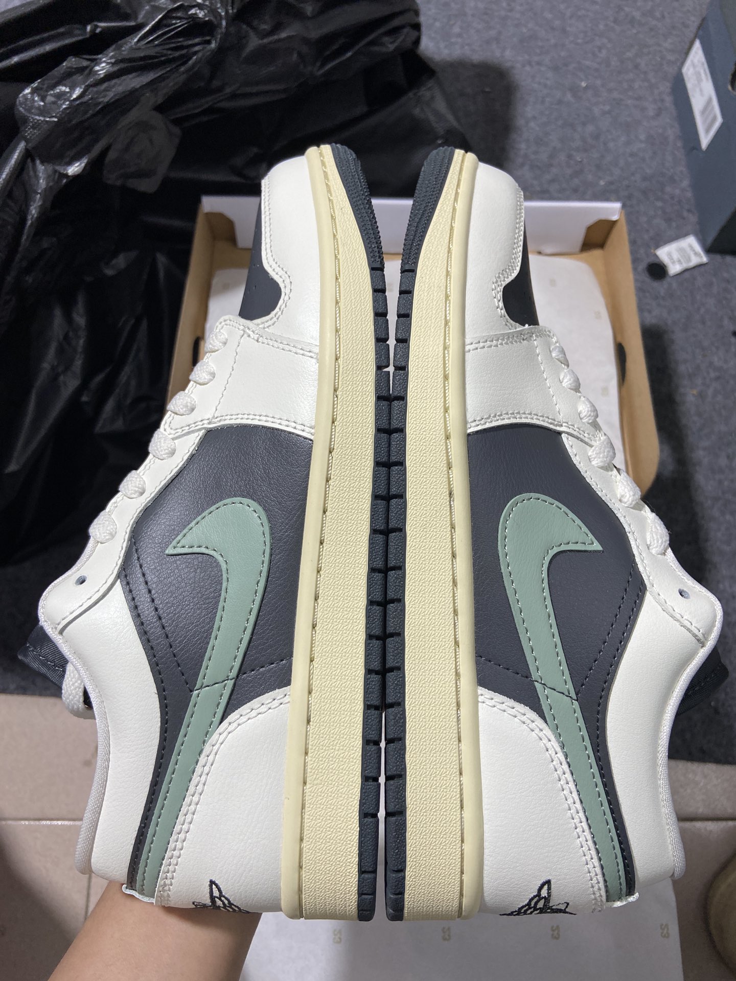 AJLow鞋码35.5-46纯原出品WMNSAirJordan1Low“JadeSmoke”黑白绿DC0