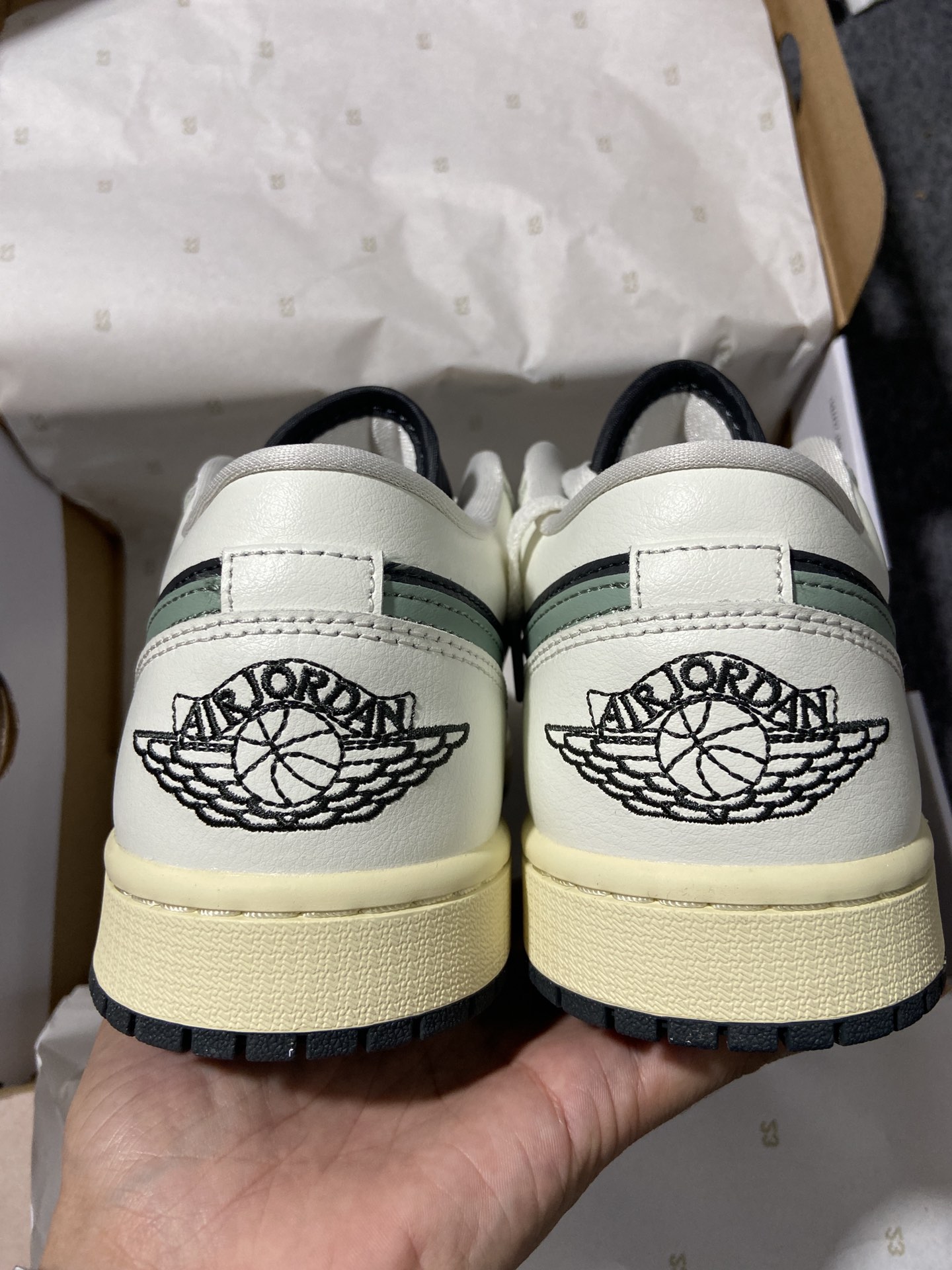 AJLow鞋码35.5-46纯原出品WMNSAirJordan1Low“JadeSmoke”黑白绿DC0