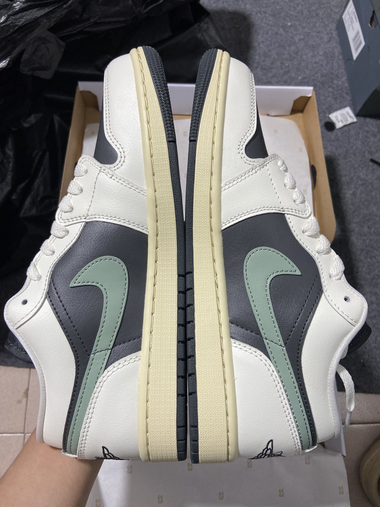 AJLow鞋码35.5-46纯原出品WMNSAirJordan1Low“JadeSmoke”黑白绿DC0