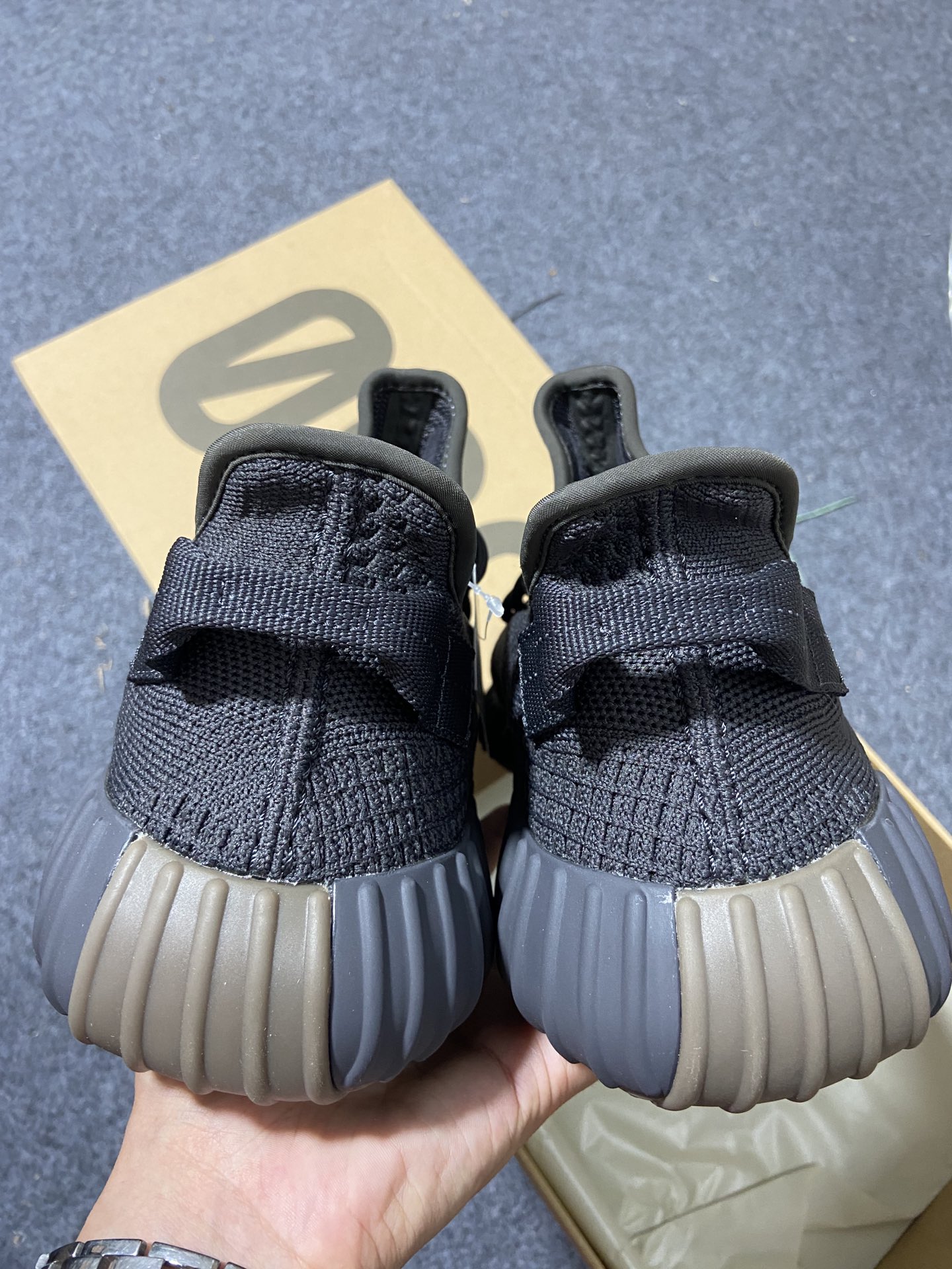 Yeezy黑生胶尺码:36-48纯原版出品-YeezyBoost350V2Cinder黑魂黑生胶FY29