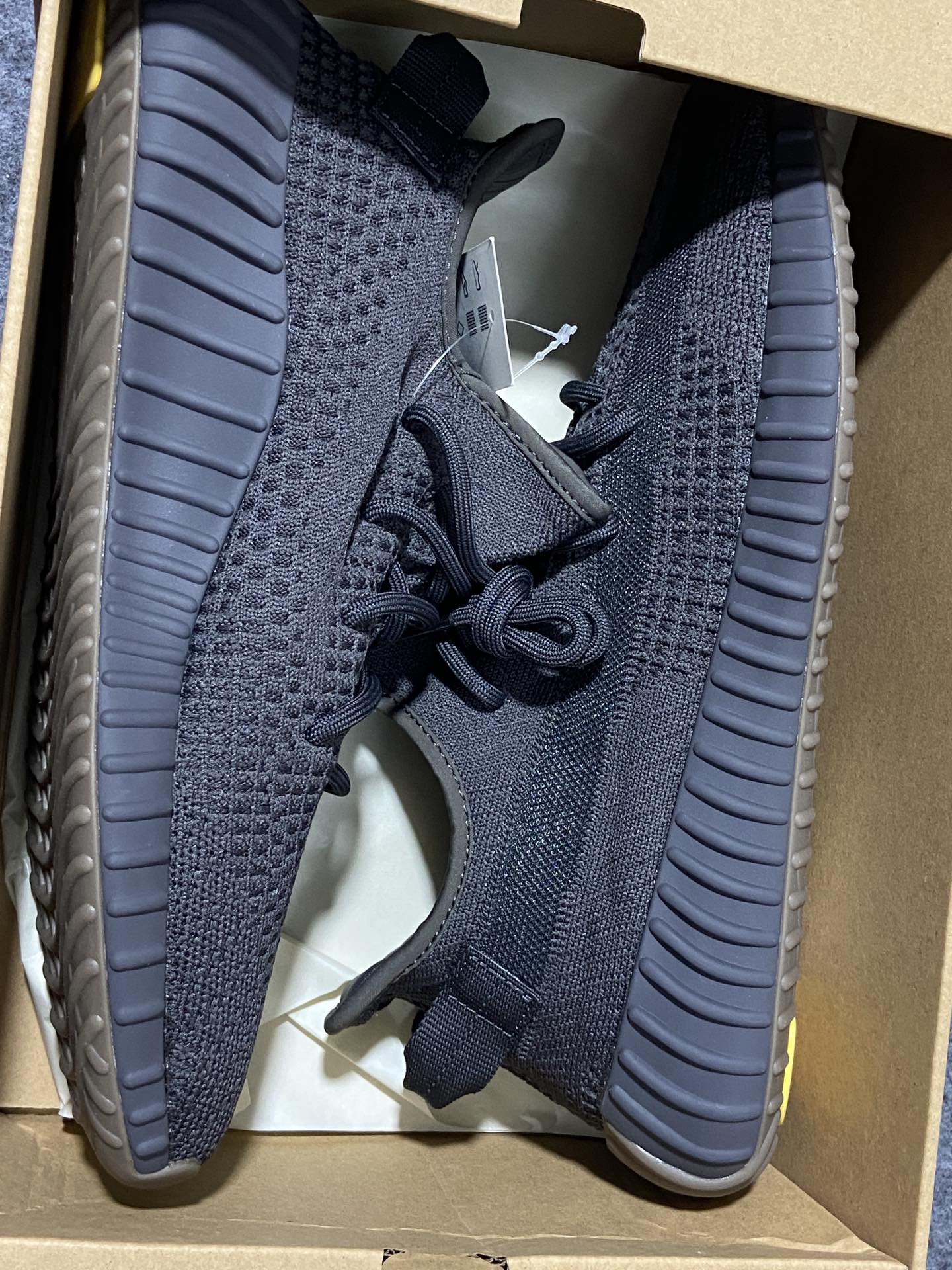 Yeezy黑生胶尺码:36-48纯原版出品-YeezyBoost350V2Cinder黑魂黑生胶FY29