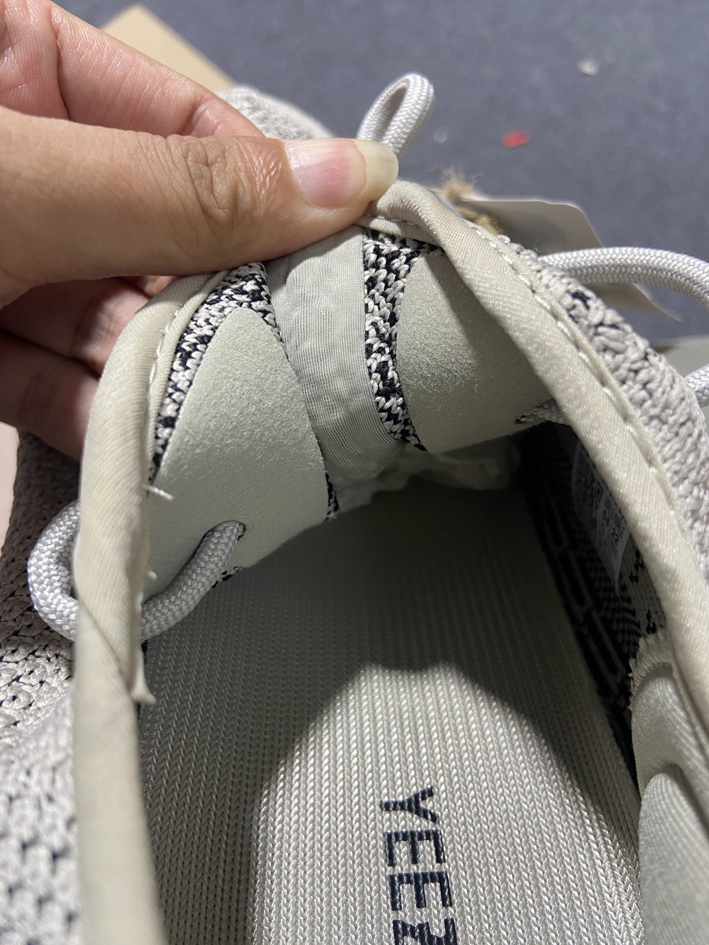 Yeezy火山灰岩尺码:36-46L版出品-YeezyBoost350V2Slate火山灰岩深米色油漆条