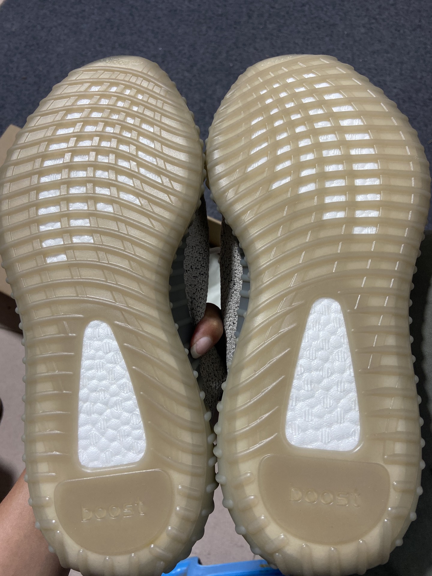 Yeezy火山灰岩尺码:36-46L版出品-YeezyBoost350V2Slate火山灰岩深米色油漆条