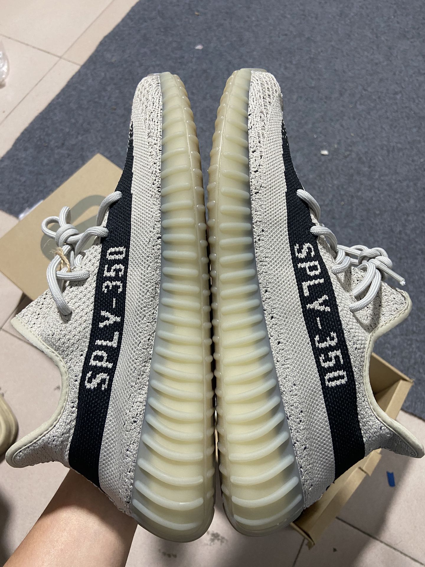 Yeezy火山灰岩尺码:36-46L版出品-YeezyBoost350V2Slate火山灰岩深米色油漆条