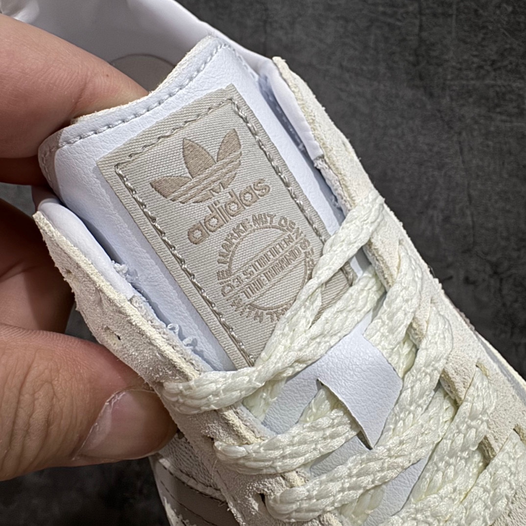 定制版adidasoriginalsSambaOG银米棕此款以简约大方的造型设计给人以随性休闲的时尚格调