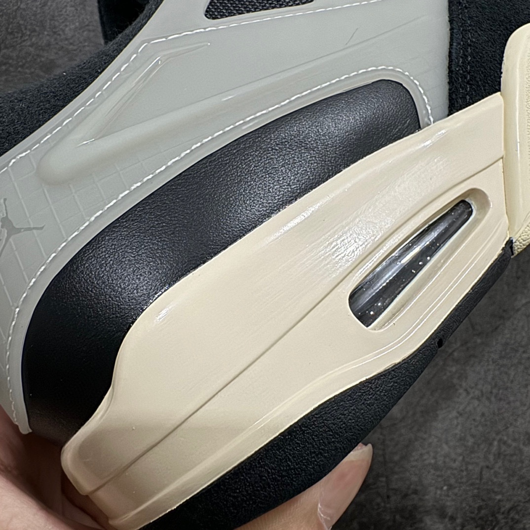 纯原版AirJordanAJ4RM重制版低帮复古篮球鞋FQ7939-006采用了低帮的设计并保留了众多A