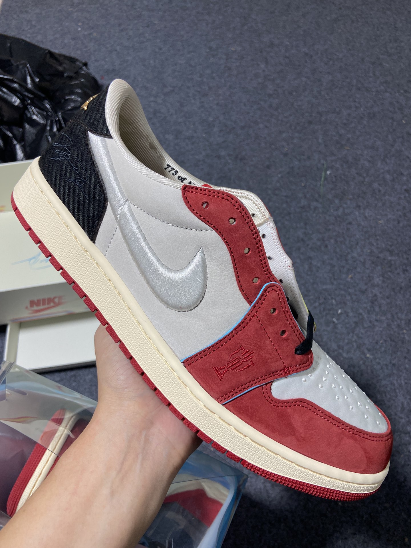 AJLow尺码:40-47.5纯原版出品-TrophyRoomxAJ1Low“Home”白红HV6157