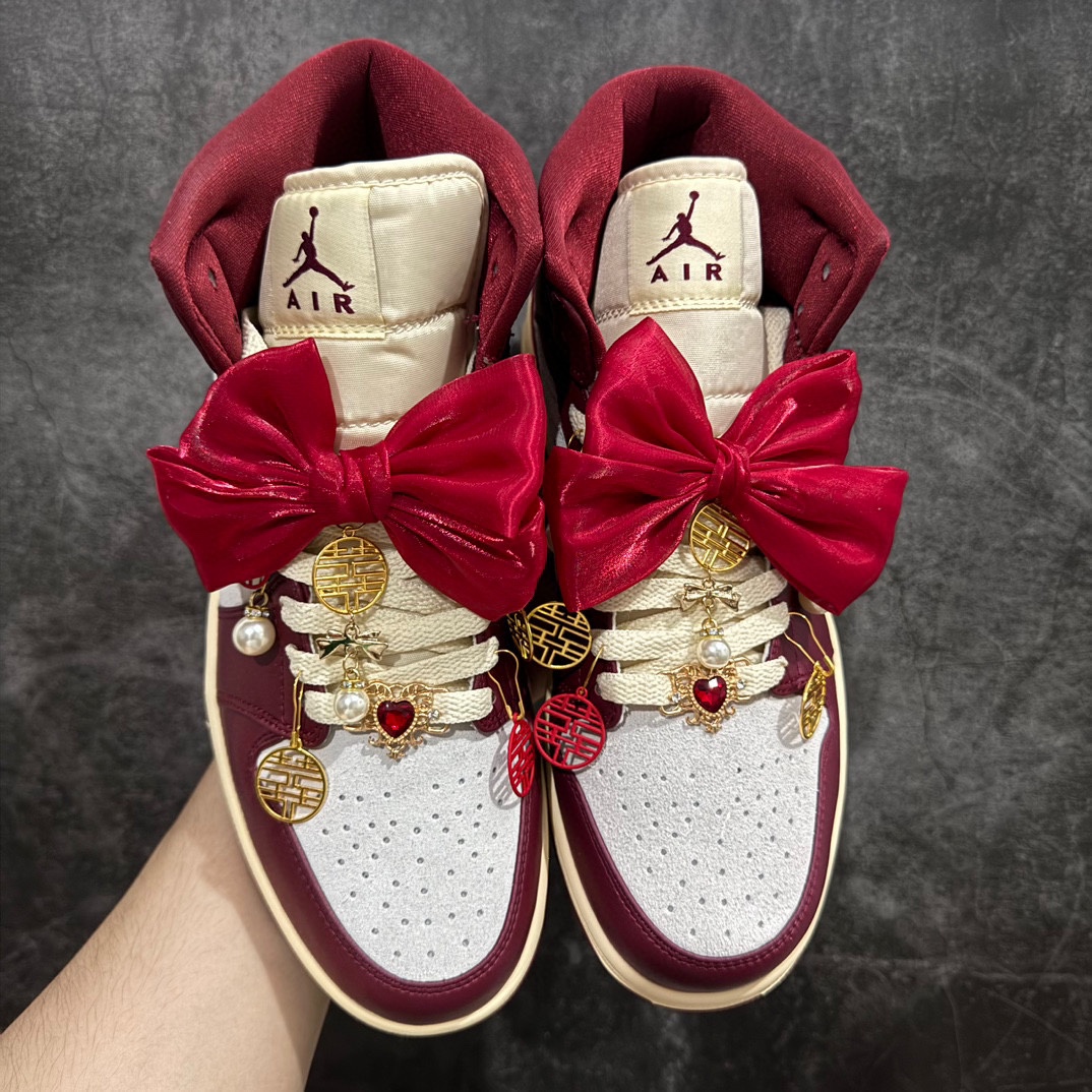 纯原礼盒版本AirJordan1Mid乔丹1代中帮秀禾婚鞋蝴蝶结货号DZ2820-601该定制版球鞋选用