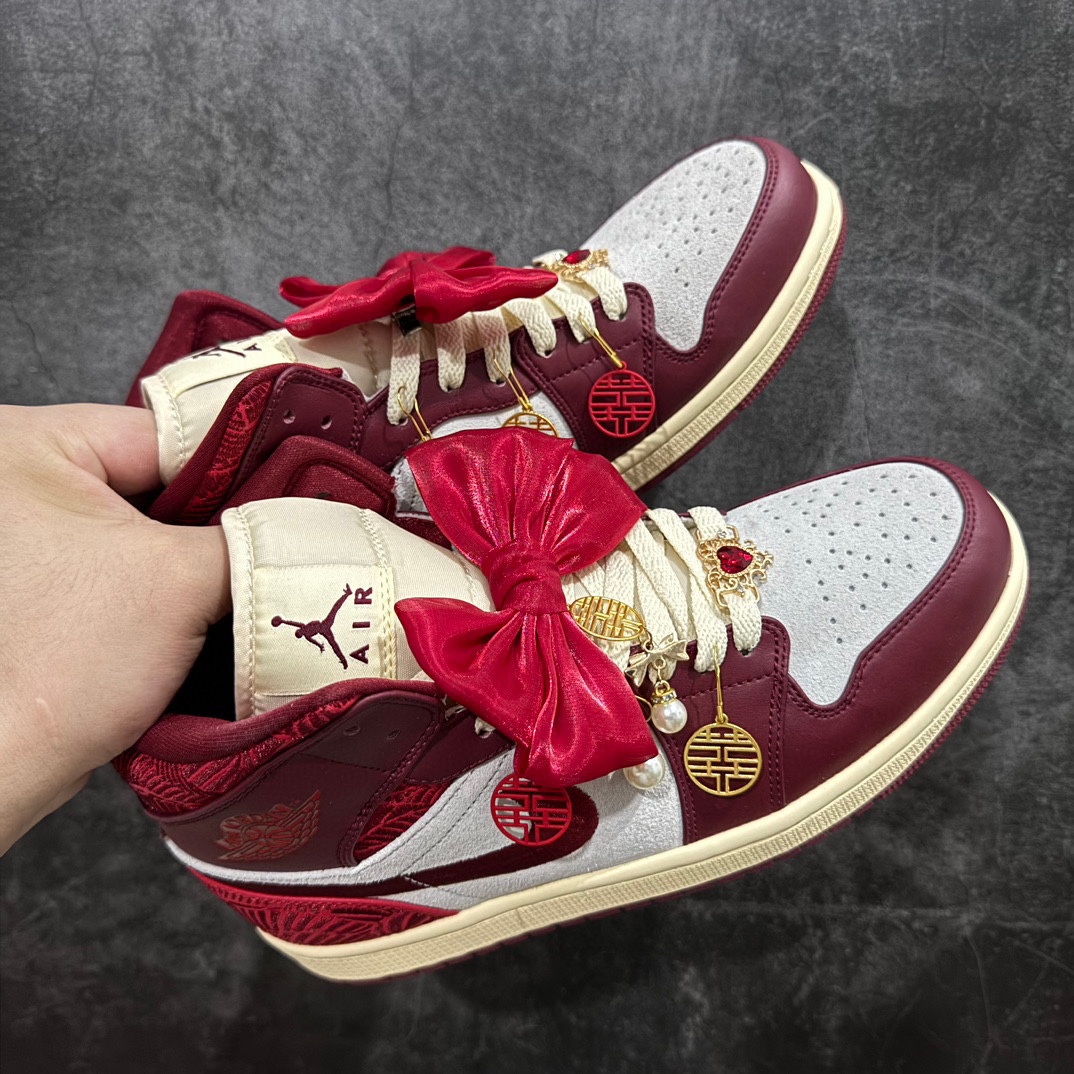 纯原礼盒版本AirJordan1Mid乔丹1代中帮秀禾婚鞋蝴蝶结货号DZ2820-601该定制版球鞋选用