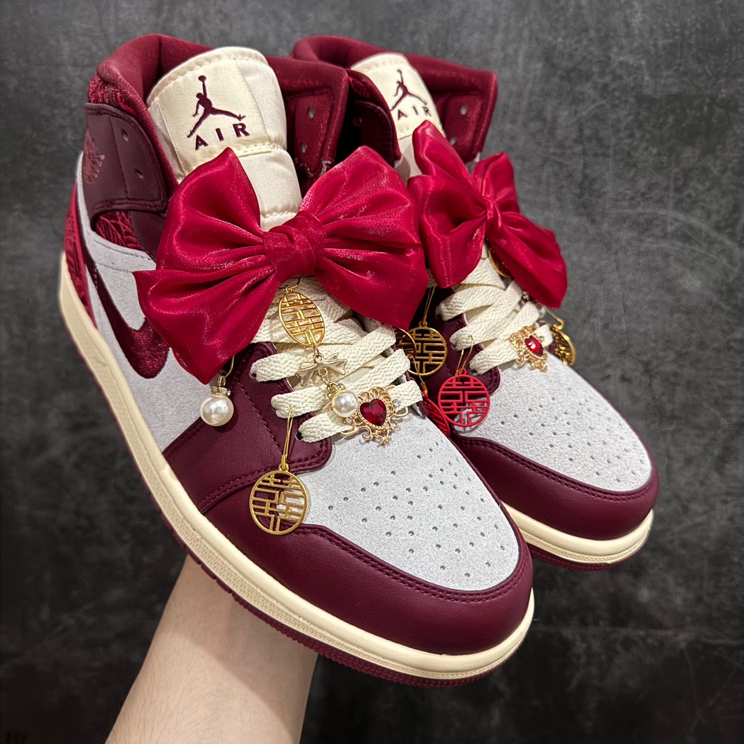 纯原礼盒版本AirJordan1Mid乔丹1代中帮秀禾婚鞋蝴蝶结货号DZ2820-601该定制版球鞋选用