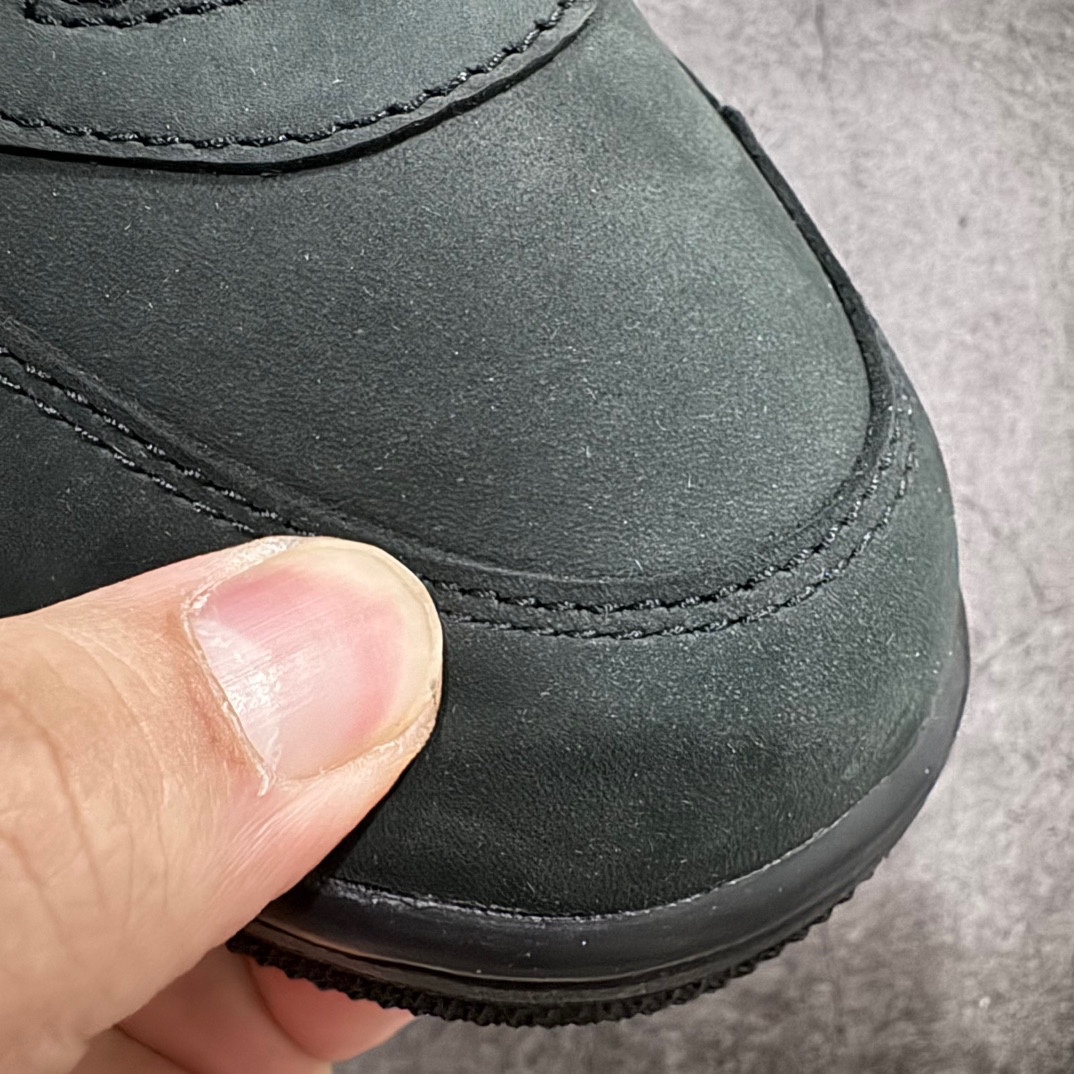 纯原AirJordanAJ4RM重制版低帮复古篮球鞋FQ7939-004采用了低帮的设计并保留了众多AJ