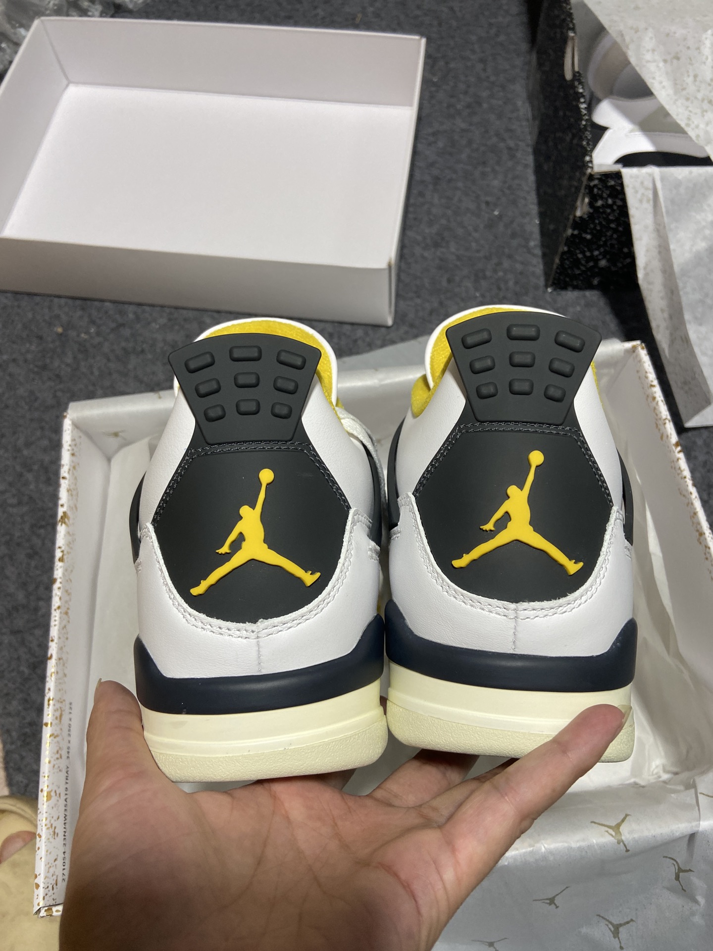 福利特价AJ4白黄尺码:36-48.5有45.5纯原-AirJordan4Retro白雷公白黄AQ912