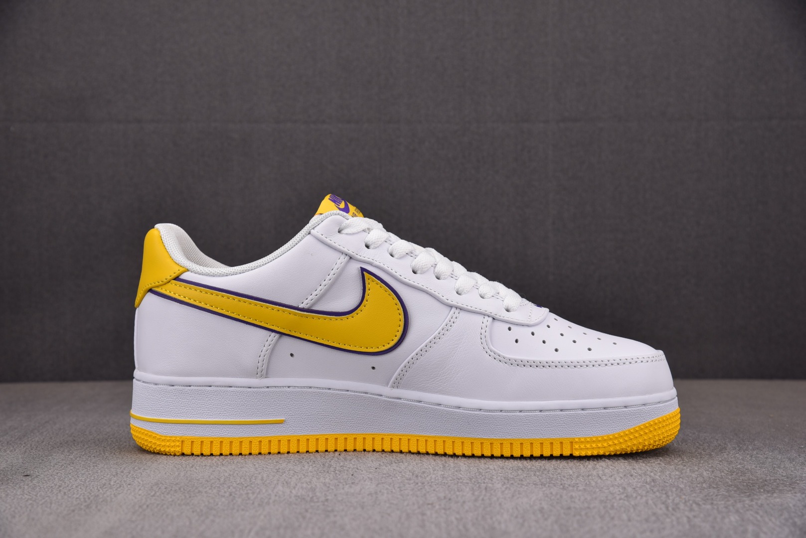 AF1空军科比尺码:40-48纯原版出品-AirForce1xKobeRetroQS白黄FZ1151-1
