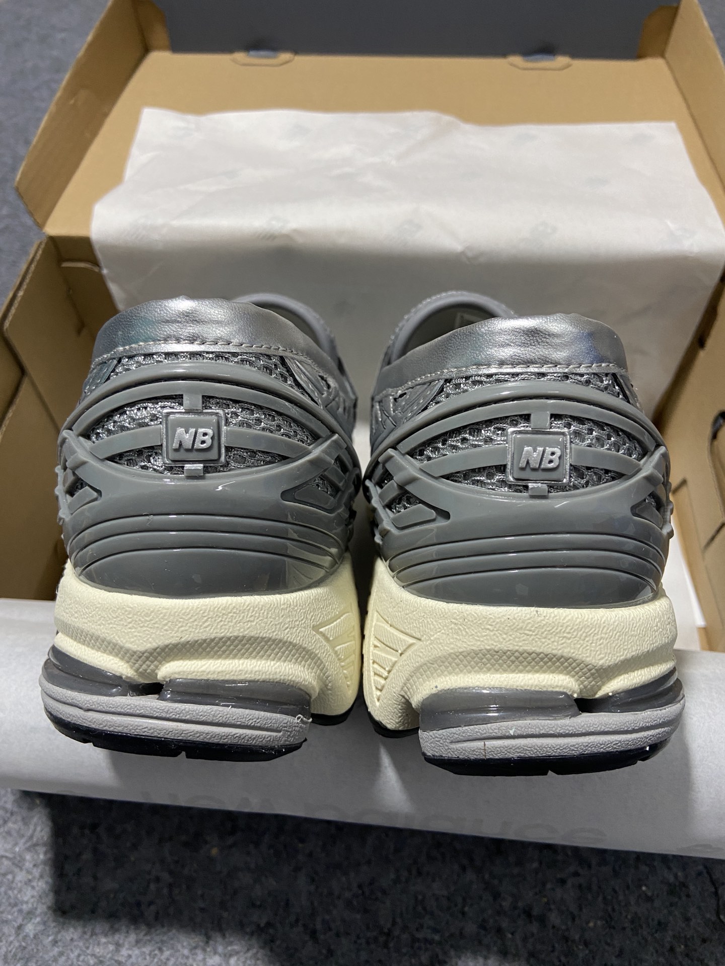 NewBalance1906系列乐福休闲鞋U1906LAE#采用轻质牛剖革拼接透气网眼衬垫织物鞋面材质T