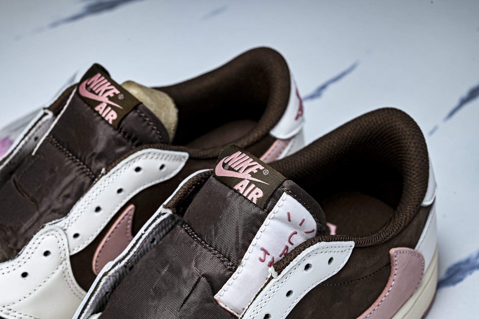 Travis Scott x Air Jordan 1 Low OG AJ1 乔1倒勾低帮 全头层 DZ