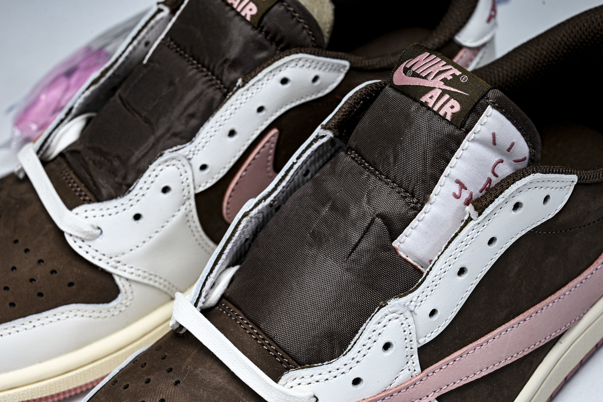 Travis Scott x Air Jordan 1 Low OG AJ1 乔1倒勾低帮 全头层 DZ