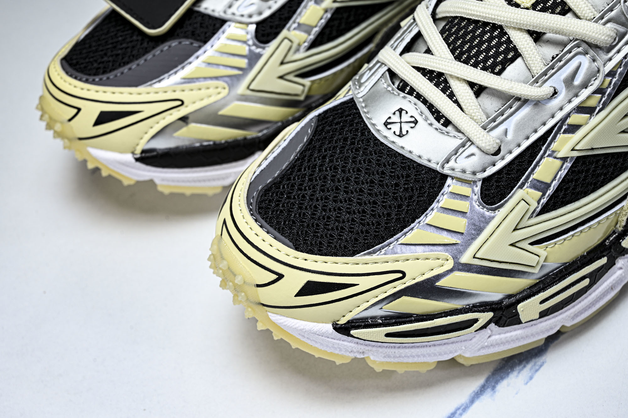 (PT.纯原)OFF WHITE 黑白三箭头登山厚底老爹鞋增高男女运动休闲鞋_CM_6#穿上off--W