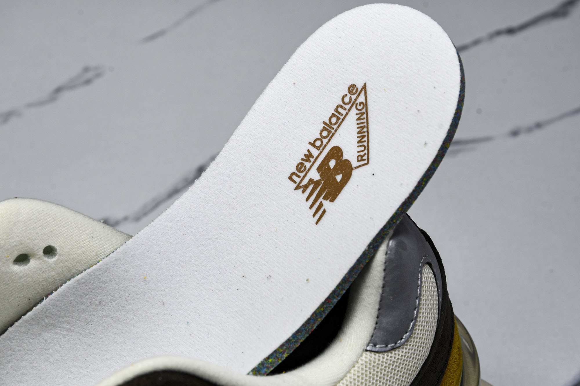 纯原 Joe Freshgoods x New Balance NB9060 复古休闲运动慢跑鞋 姜黄色