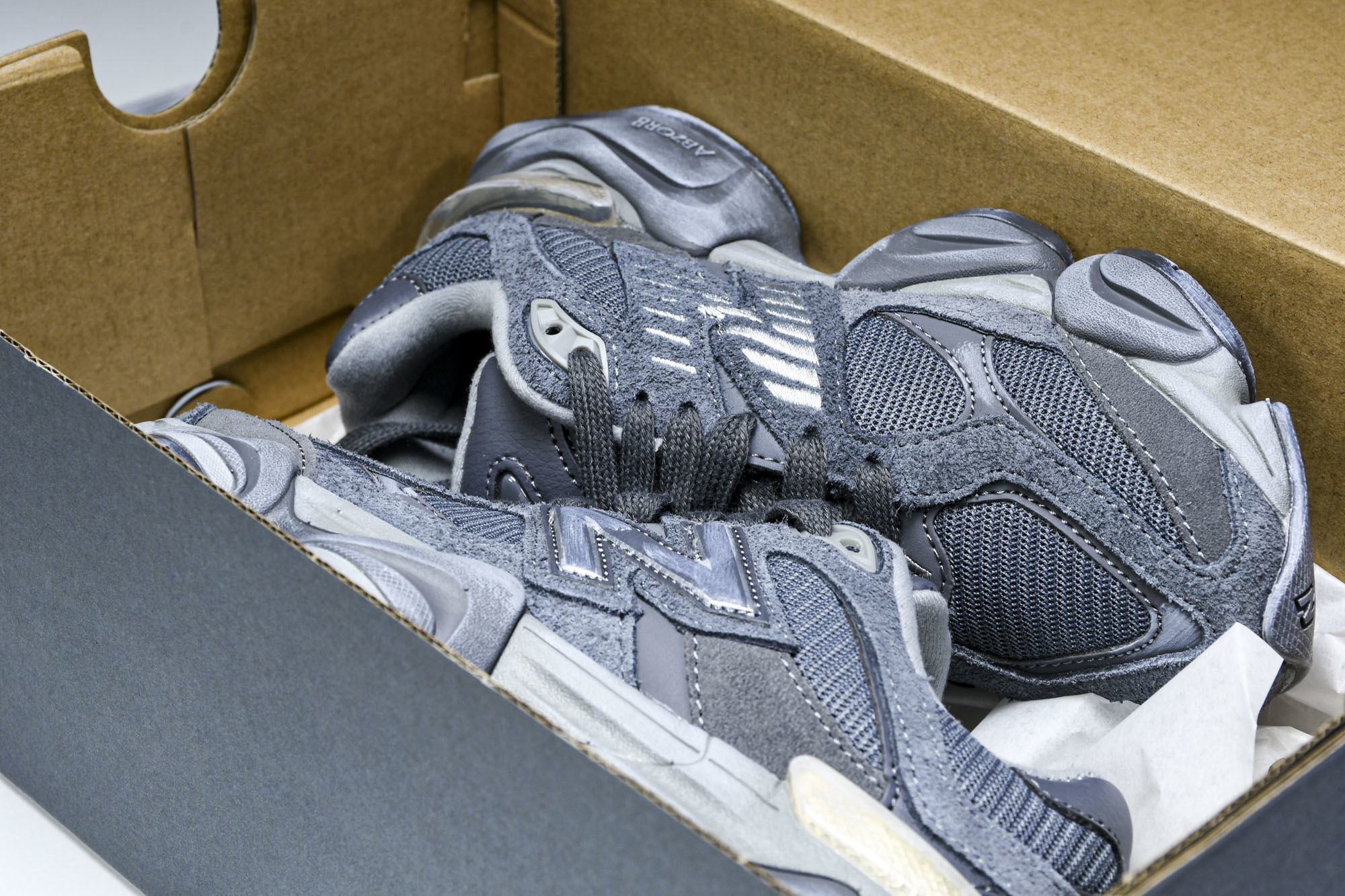 纯原 Joe Freshgoods x New Balance NB9060 复古休闲运动慢跑鞋 旧深灰