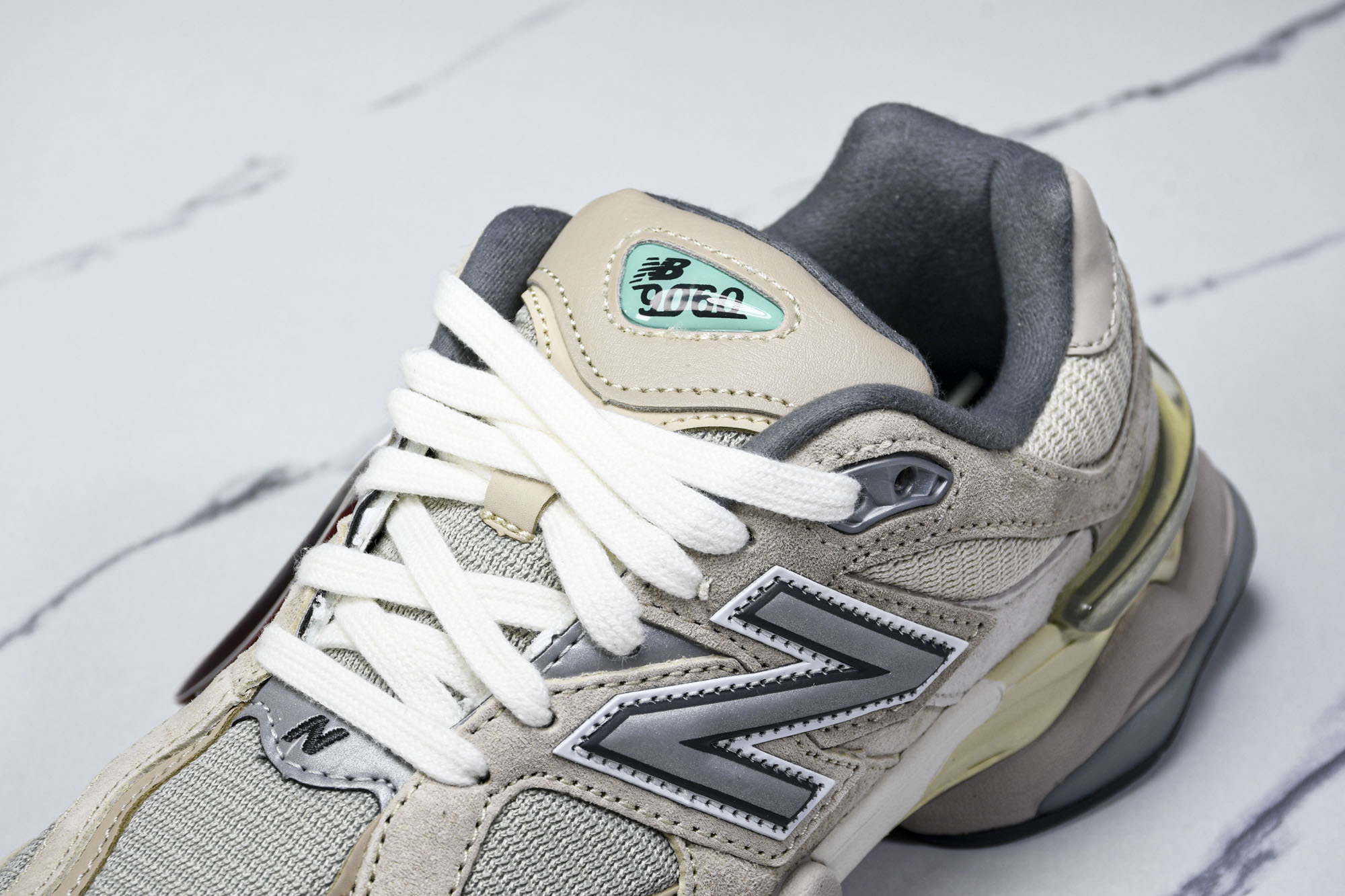 纯原 Joe Freshgoods x New Balance NB9060 复古休闲运动慢跑鞋 浅灰色