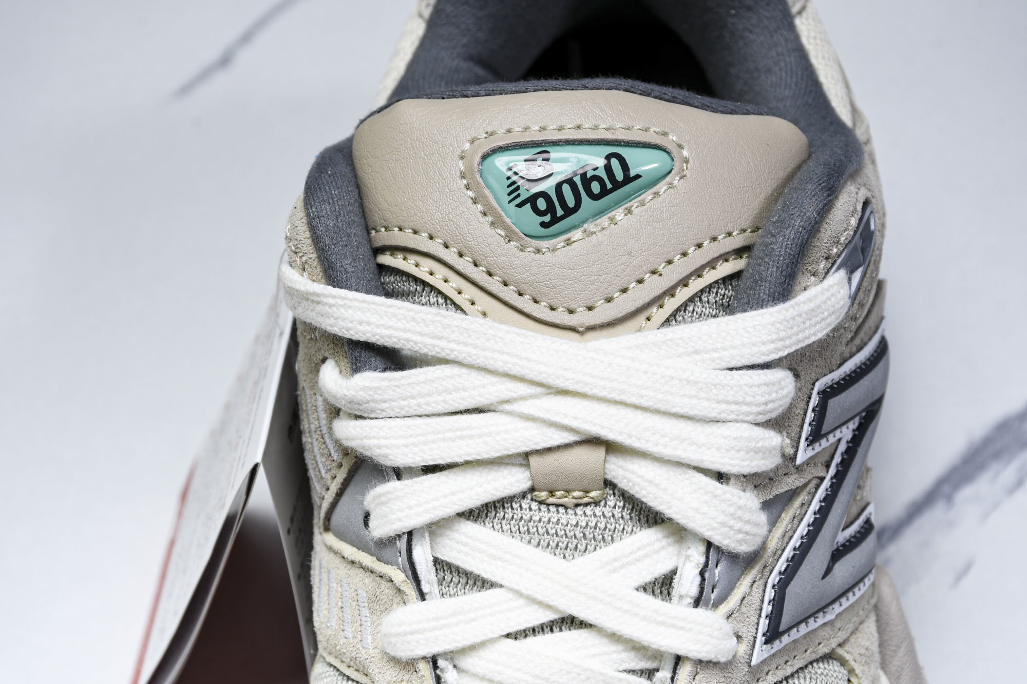 纯原 Joe Freshgoods x New Balance NB9060 复古休闲运动慢跑鞋 浅灰色