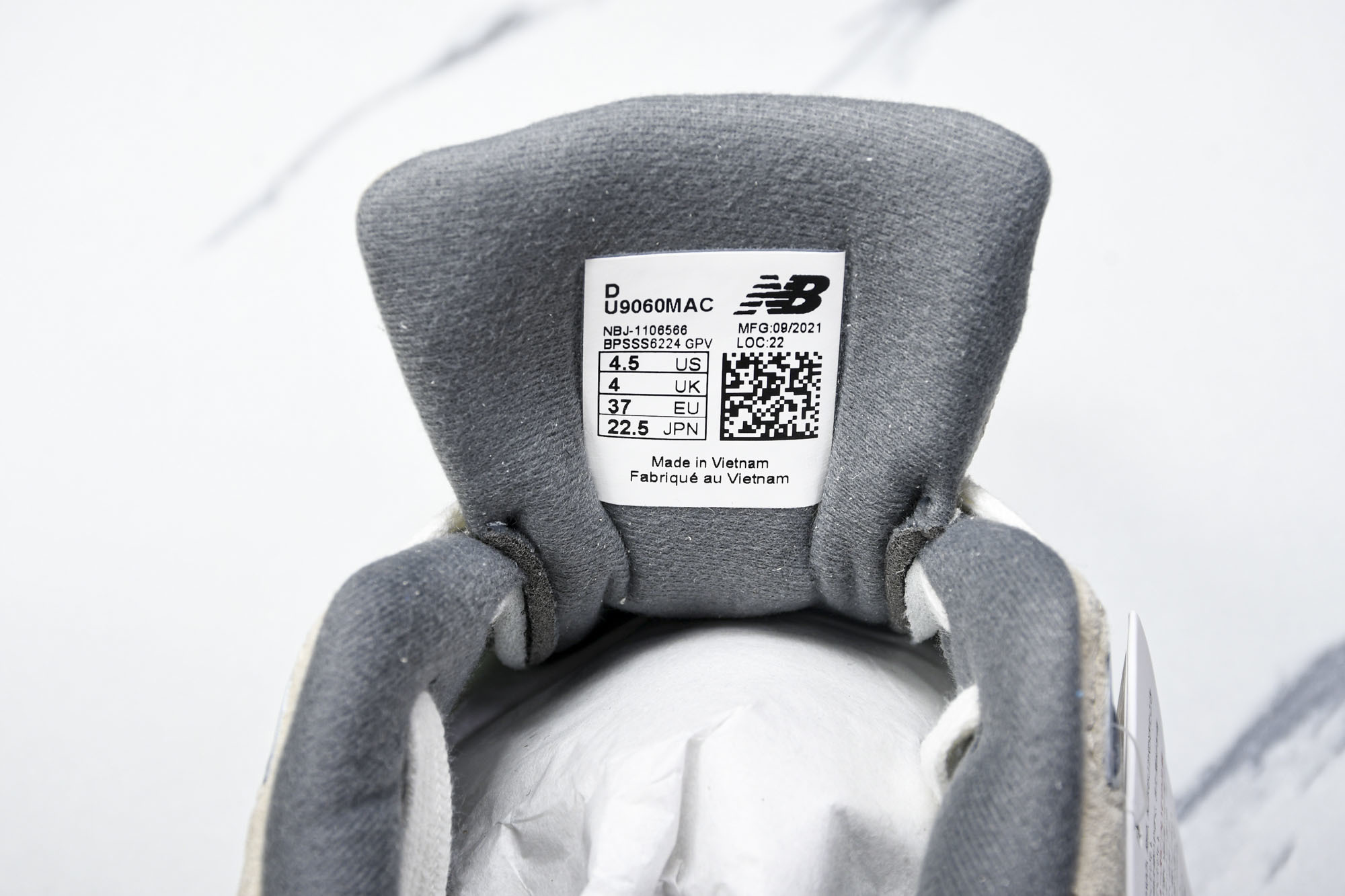 纯原 Joe Freshgoods x New Balance NB9060 复古休闲运动慢跑鞋 浅灰色