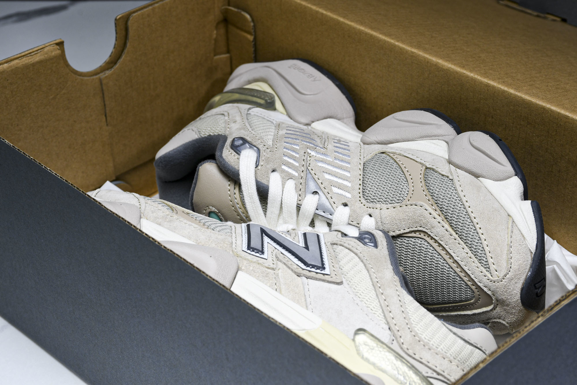 纯原 Joe Freshgoods x New Balance NB9060 复古休闲运动慢跑鞋 浅灰色