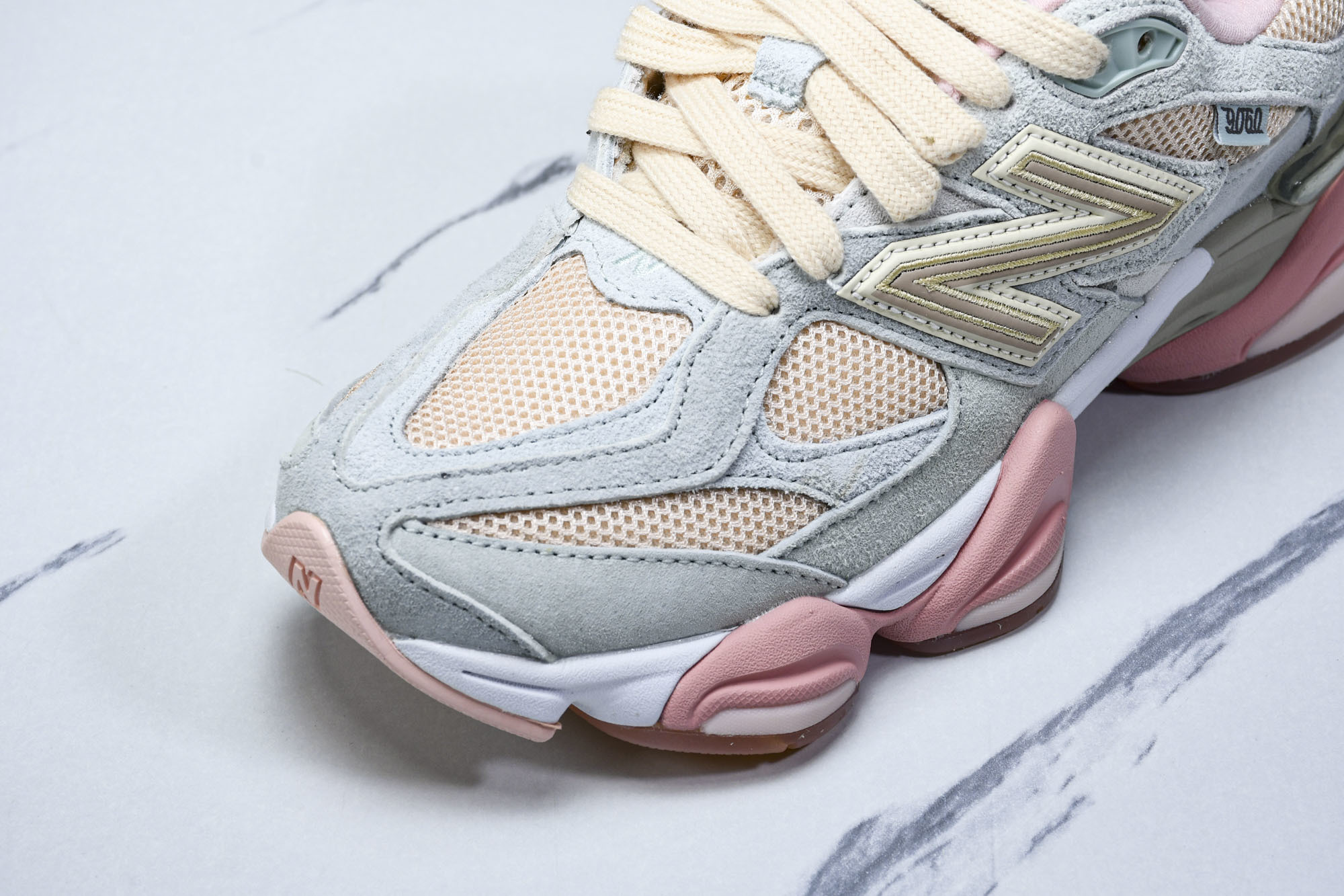 纯原 Joe Freshgoods x New Balance NB9060 复古休闲运动慢跑鞋 灰粉色