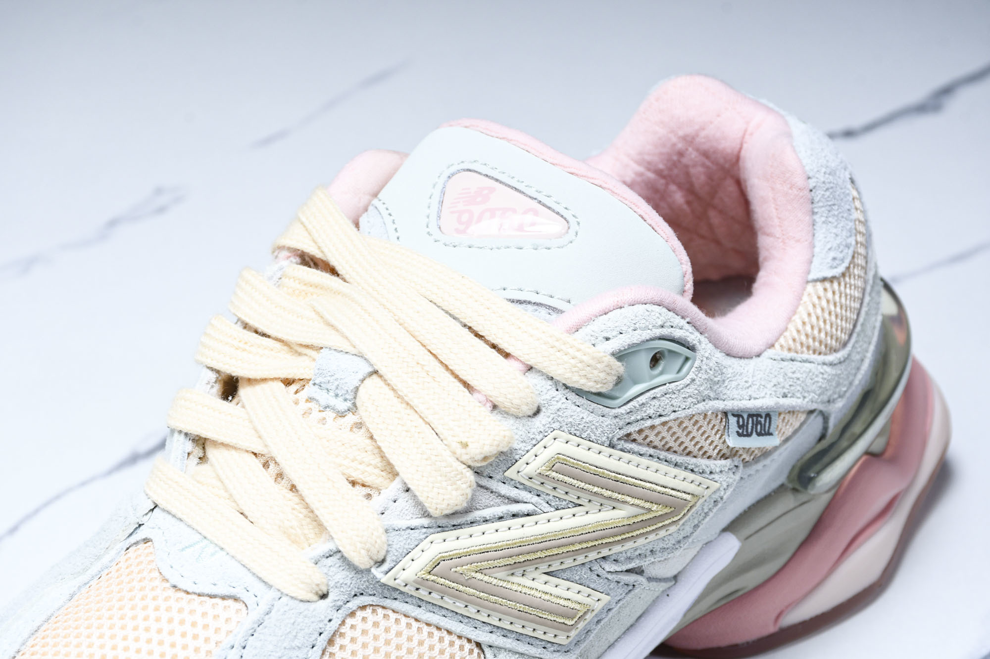 纯原 Joe Freshgoods x New Balance NB9060 复古休闲运动慢跑鞋 灰粉色
