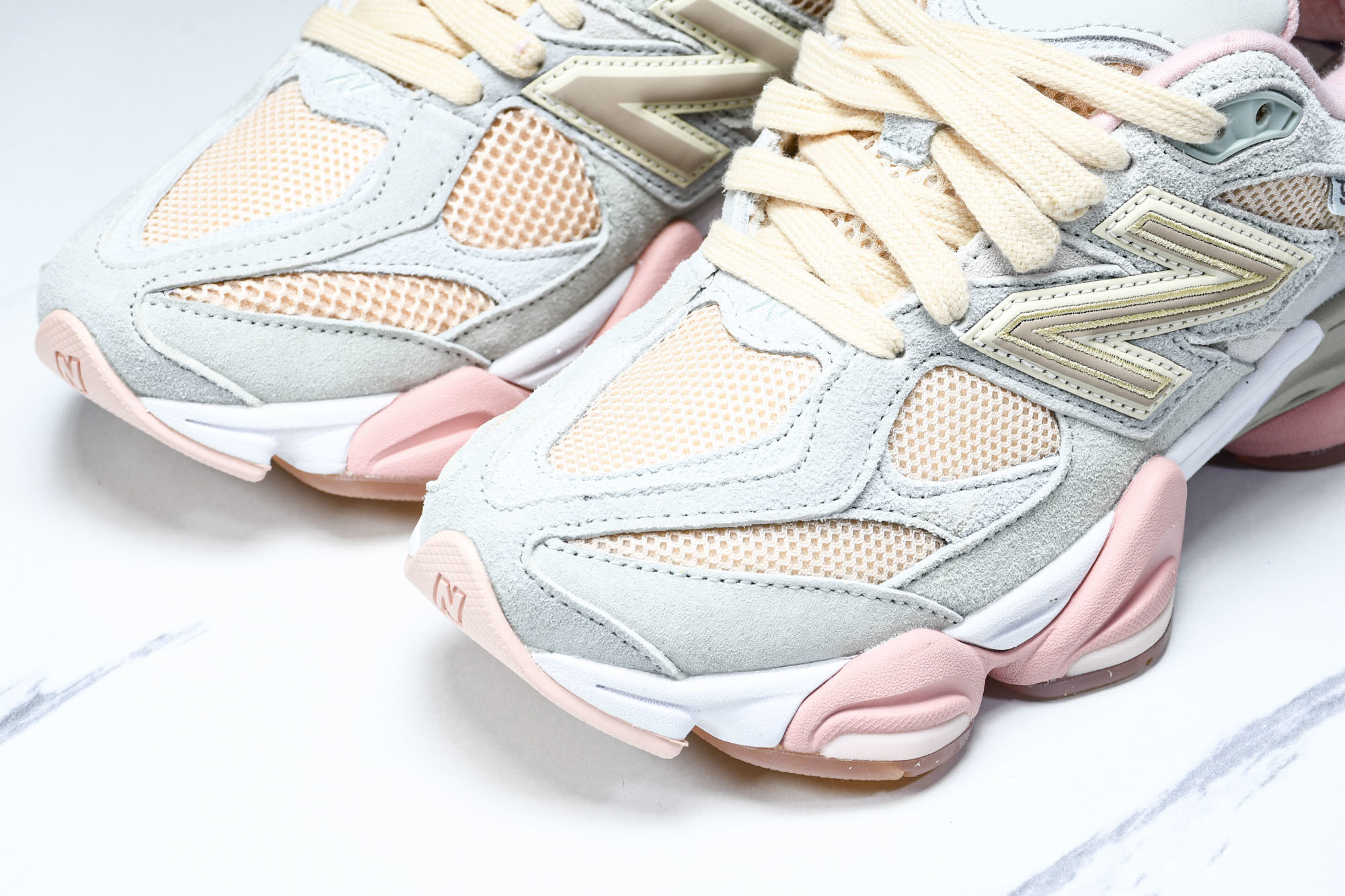 纯原 Joe Freshgoods x New Balance NB9060 复古休闲运动慢跑鞋 灰粉色