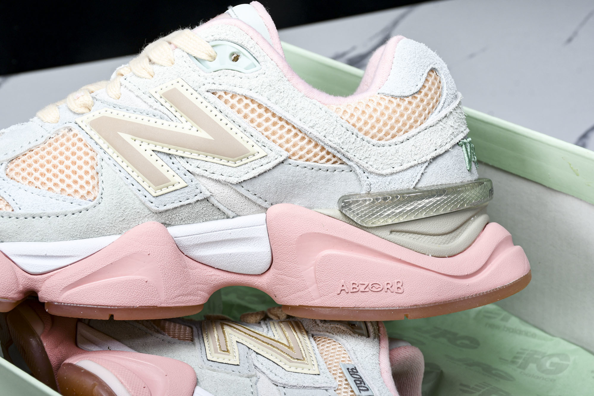 纯原 Joe Freshgoods x New Balance NB9060 复古休闲运动慢跑鞋 灰粉色