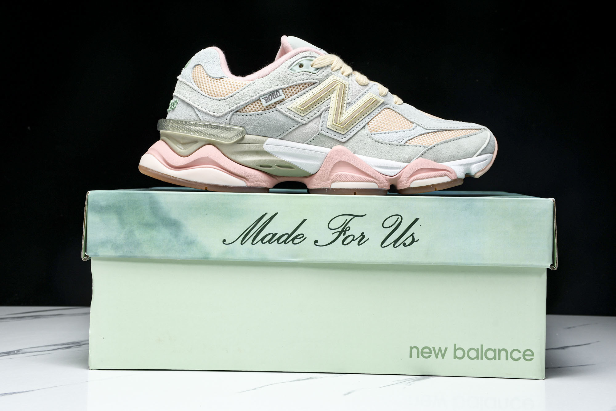 纯原 Joe Freshgoods x New Balance NB9060 复古休闲运动慢跑鞋 灰粉色