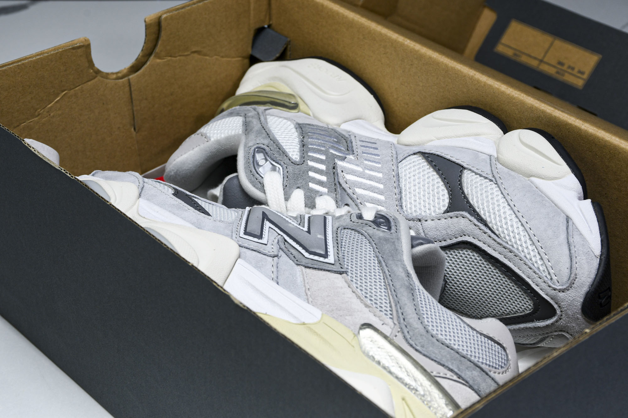 纯原 Joe Freshgoods x New Balance NB9060 复古休闲运动慢跑鞋 白灰色