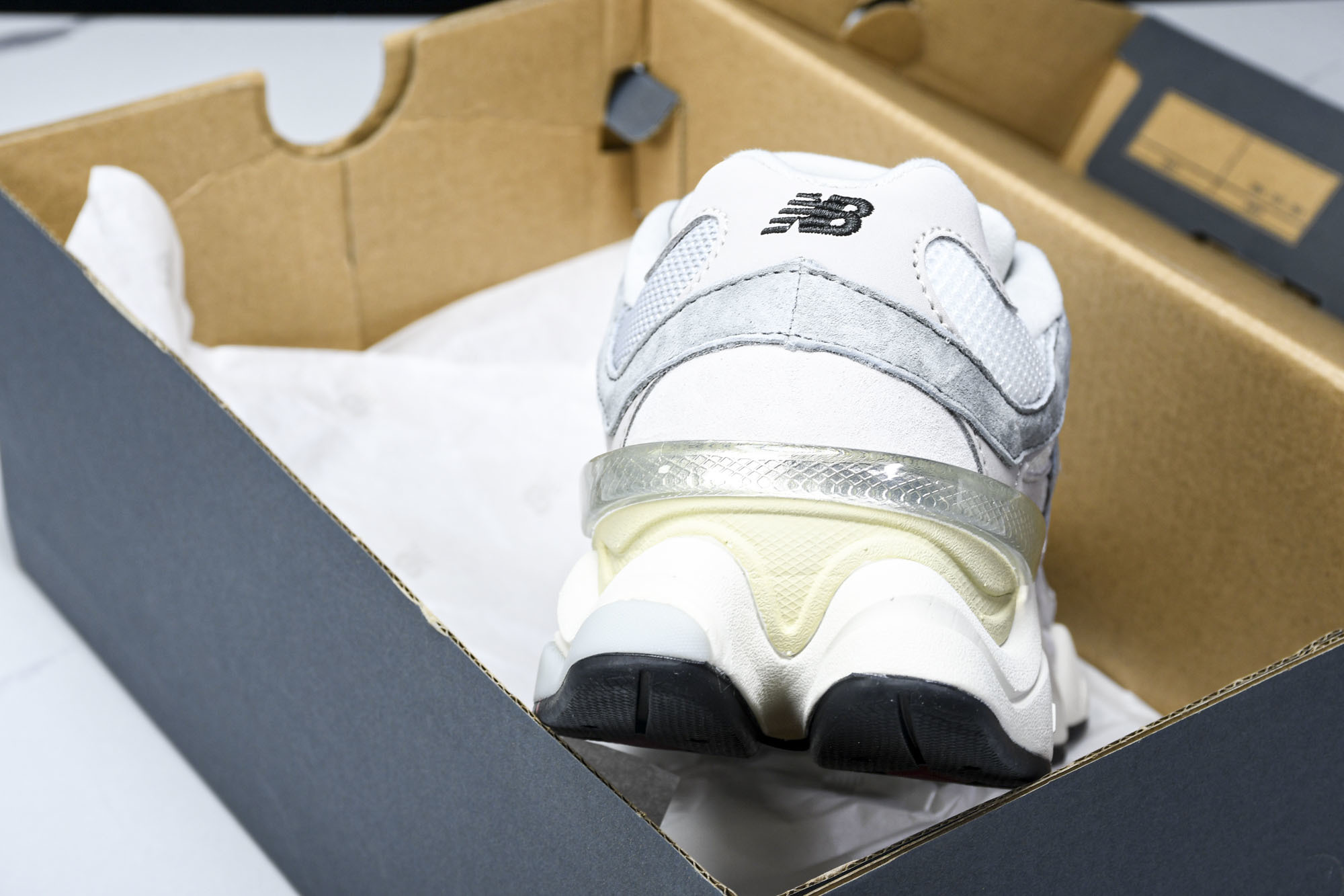 纯原 Joe Freshgoods x New Balance NB9060 复古休闲运动慢跑鞋 白灰色