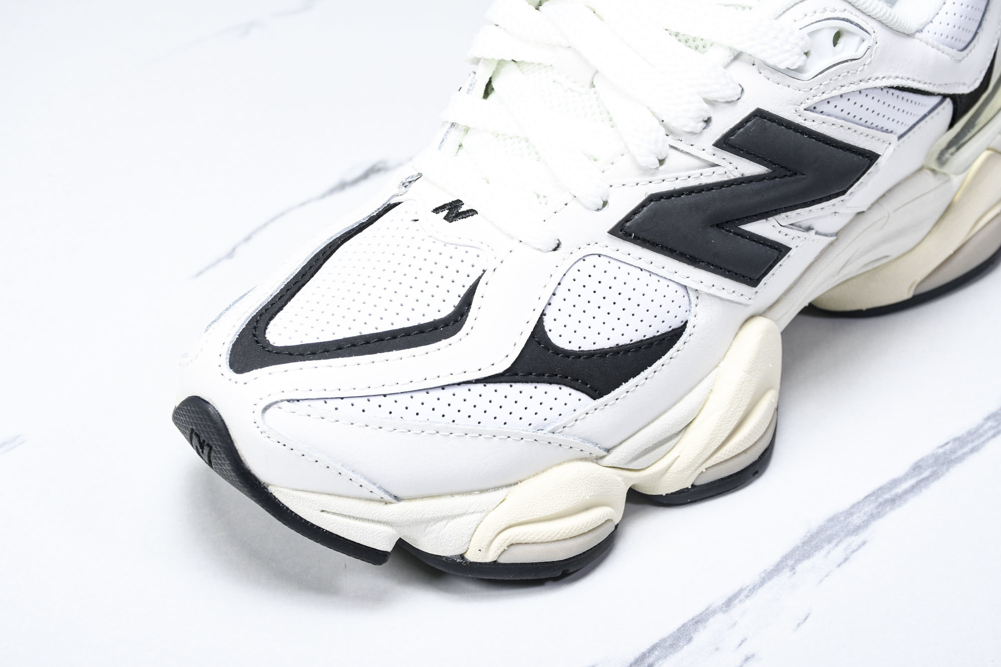 纯原 Joe Freshgoods x New Balance NB9060 复古休闲运动慢跑鞋 白黑色