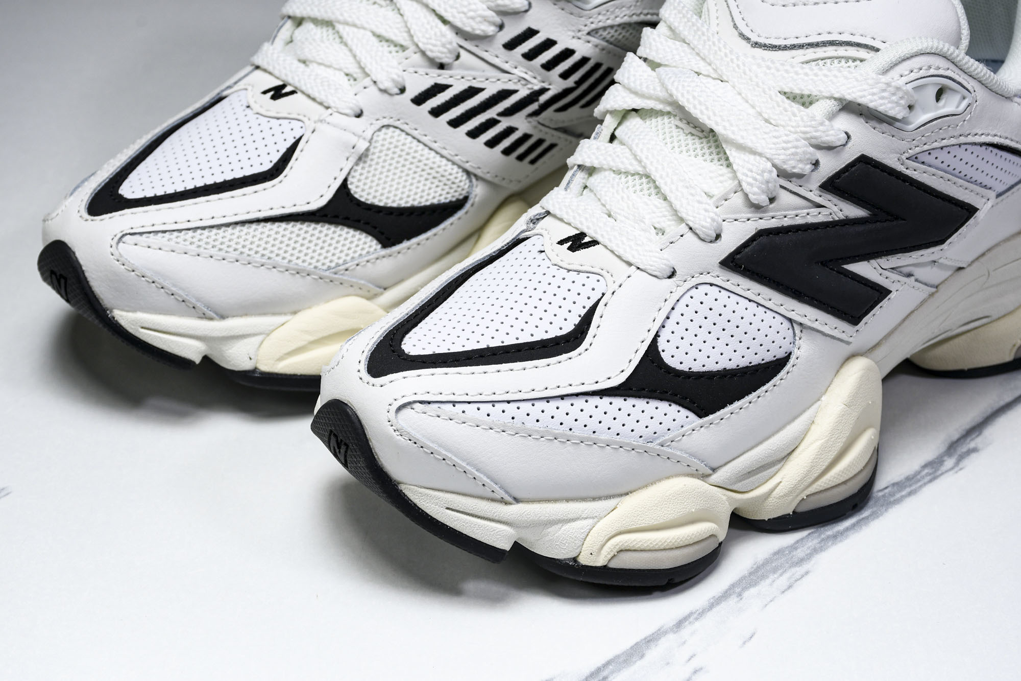 纯原 Joe Freshgoods x New Balance NB9060 复古休闲运动慢跑鞋 白黑色