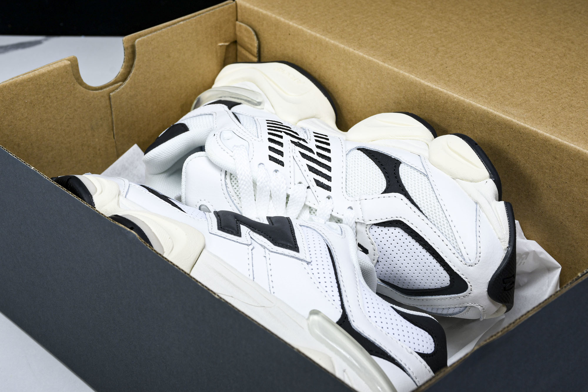 纯原 Joe Freshgoods x New Balance NB9060 复古休闲运动慢跑鞋 白黑色