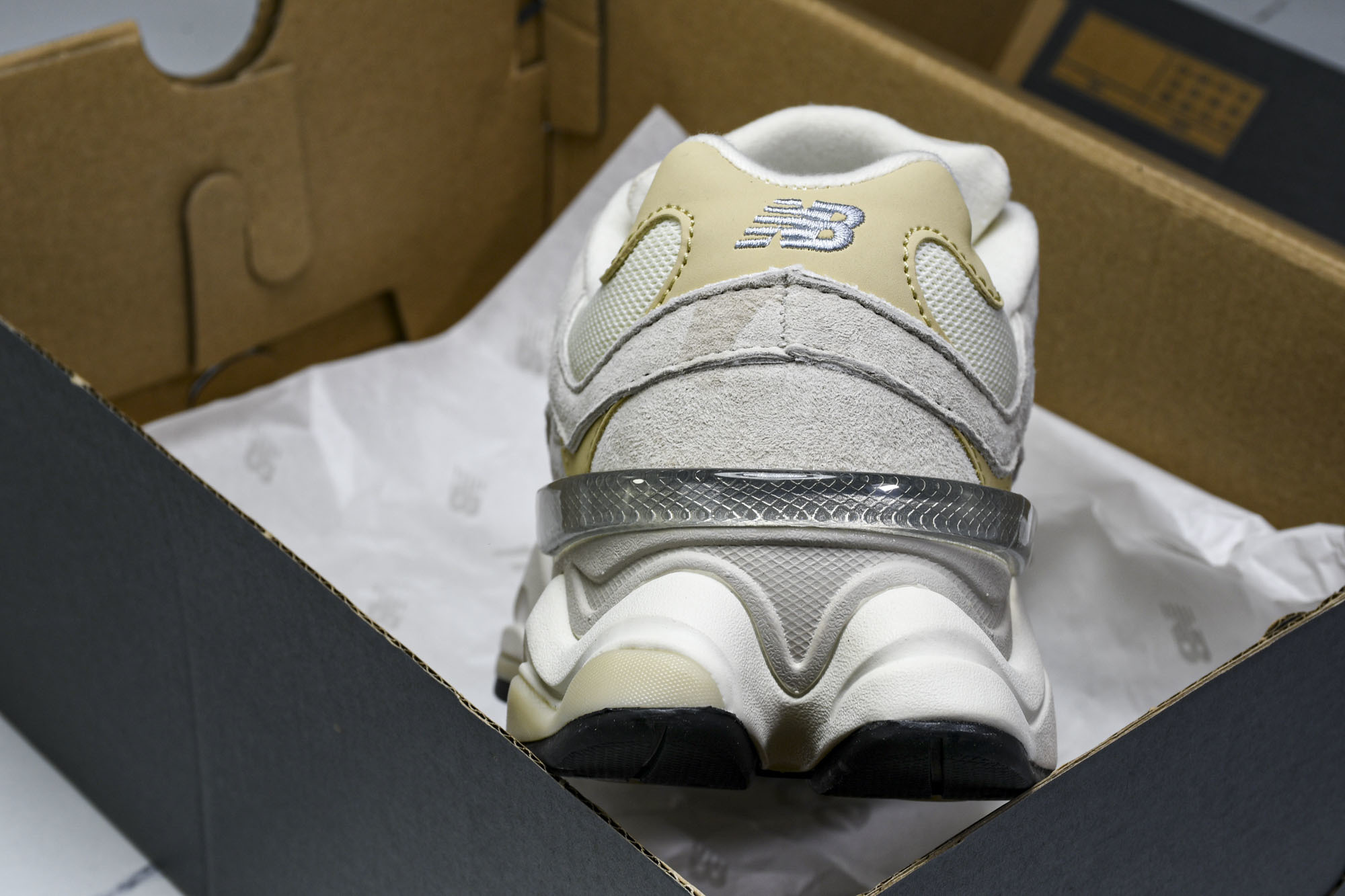 纯原 Joe Freshgoods x New Balance NB9060 复古休闲运动慢跑鞋 米灰色