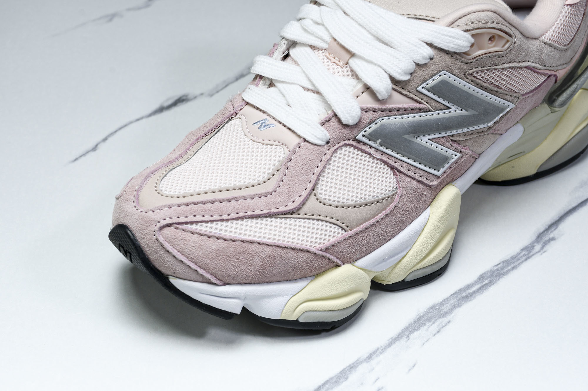 纯原 Joe Freshgoods x New Balance NB9060 复古休闲运动慢跑鞋 米白粉