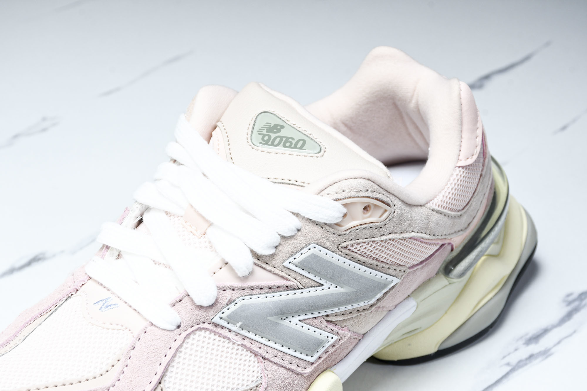 纯原 Joe Freshgoods x New Balance NB9060 复古休闲运动慢跑鞋 米白粉