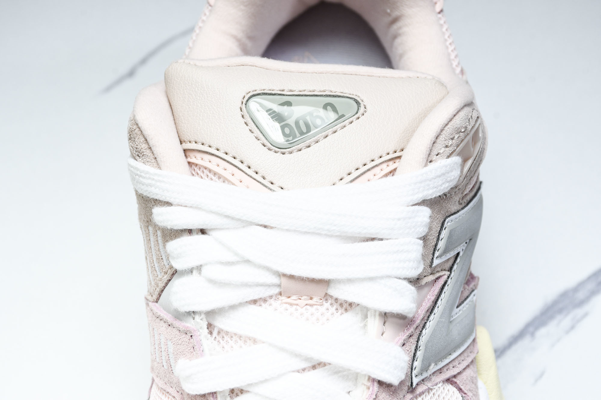 纯原 Joe Freshgoods x New Balance NB9060 复古休闲运动慢跑鞋 米白粉