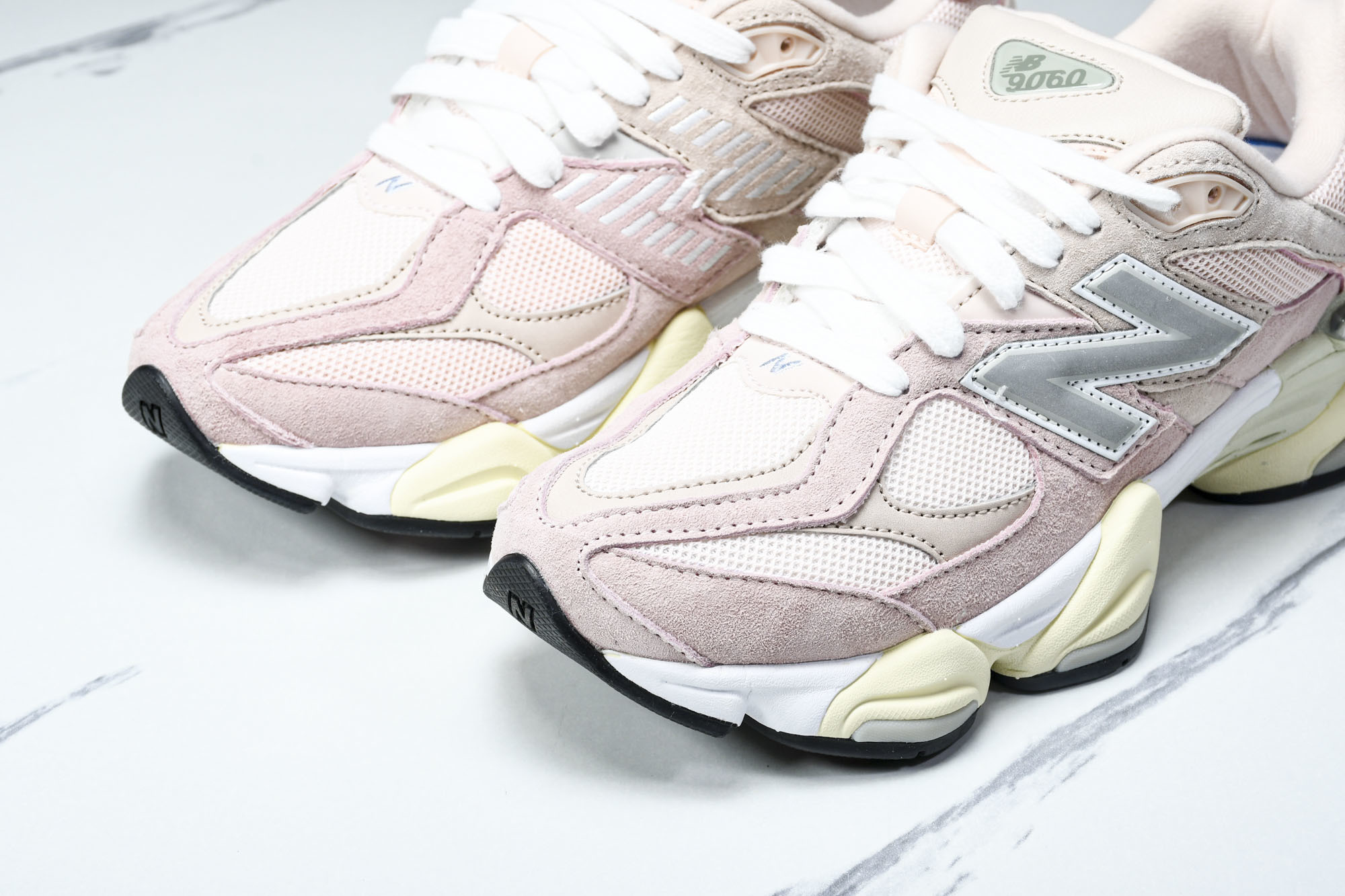 纯原 Joe Freshgoods x New Balance NB9060 复古休闲运动慢跑鞋 米白粉