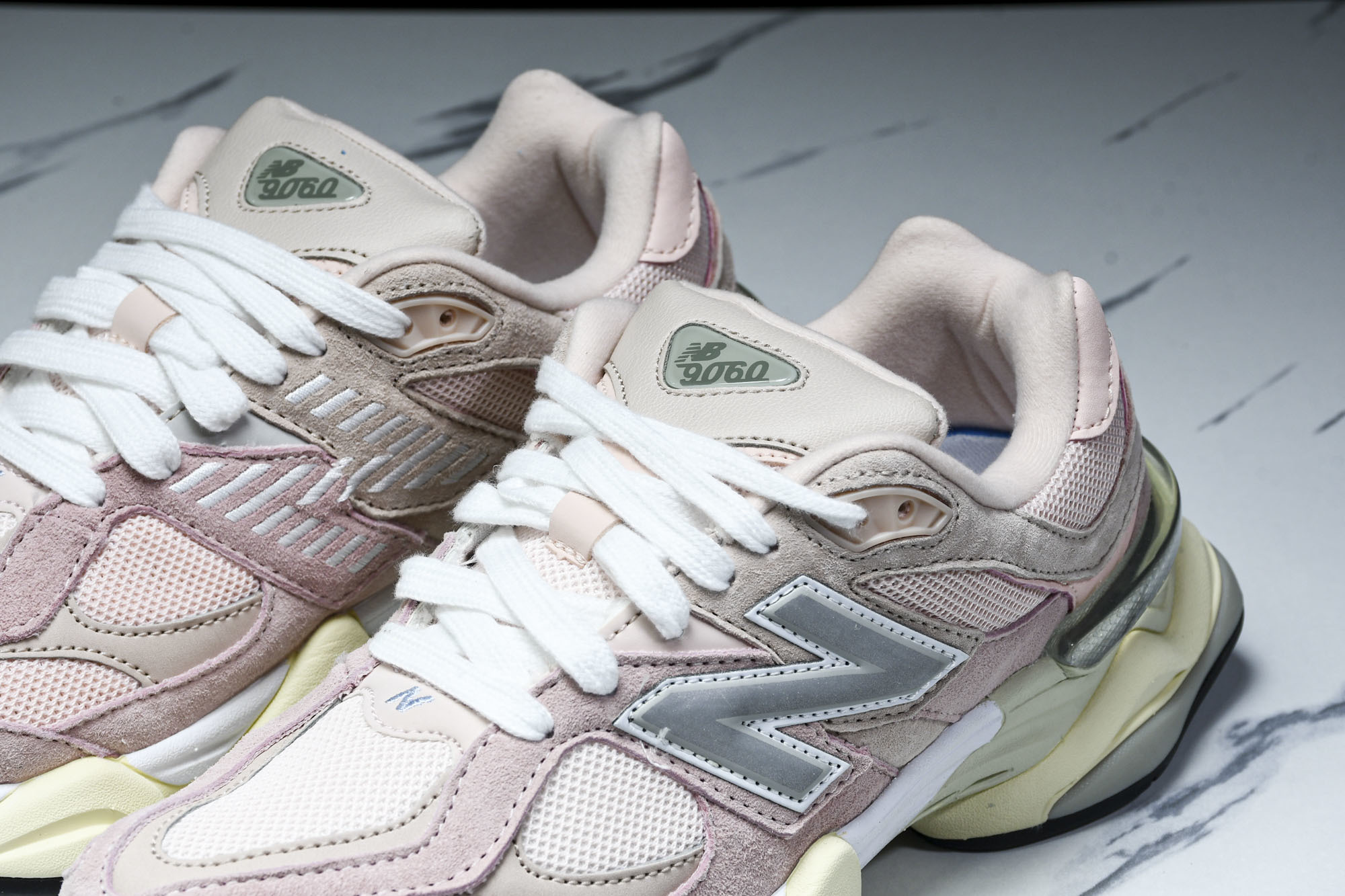 纯原 Joe Freshgoods x New Balance NB9060 复古休闲运动慢跑鞋 米白粉