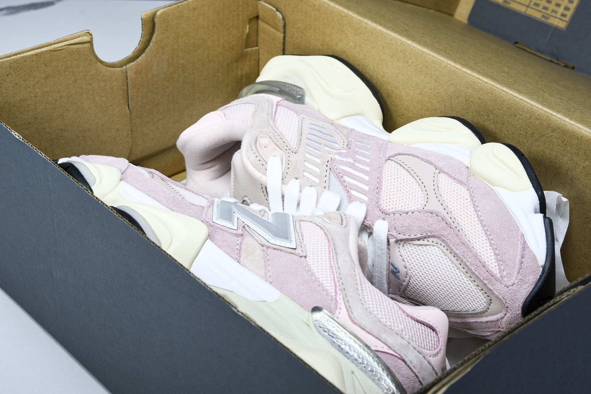 纯原 Joe Freshgoods x New Balance NB9060 复古休闲运动慢跑鞋 米白粉
