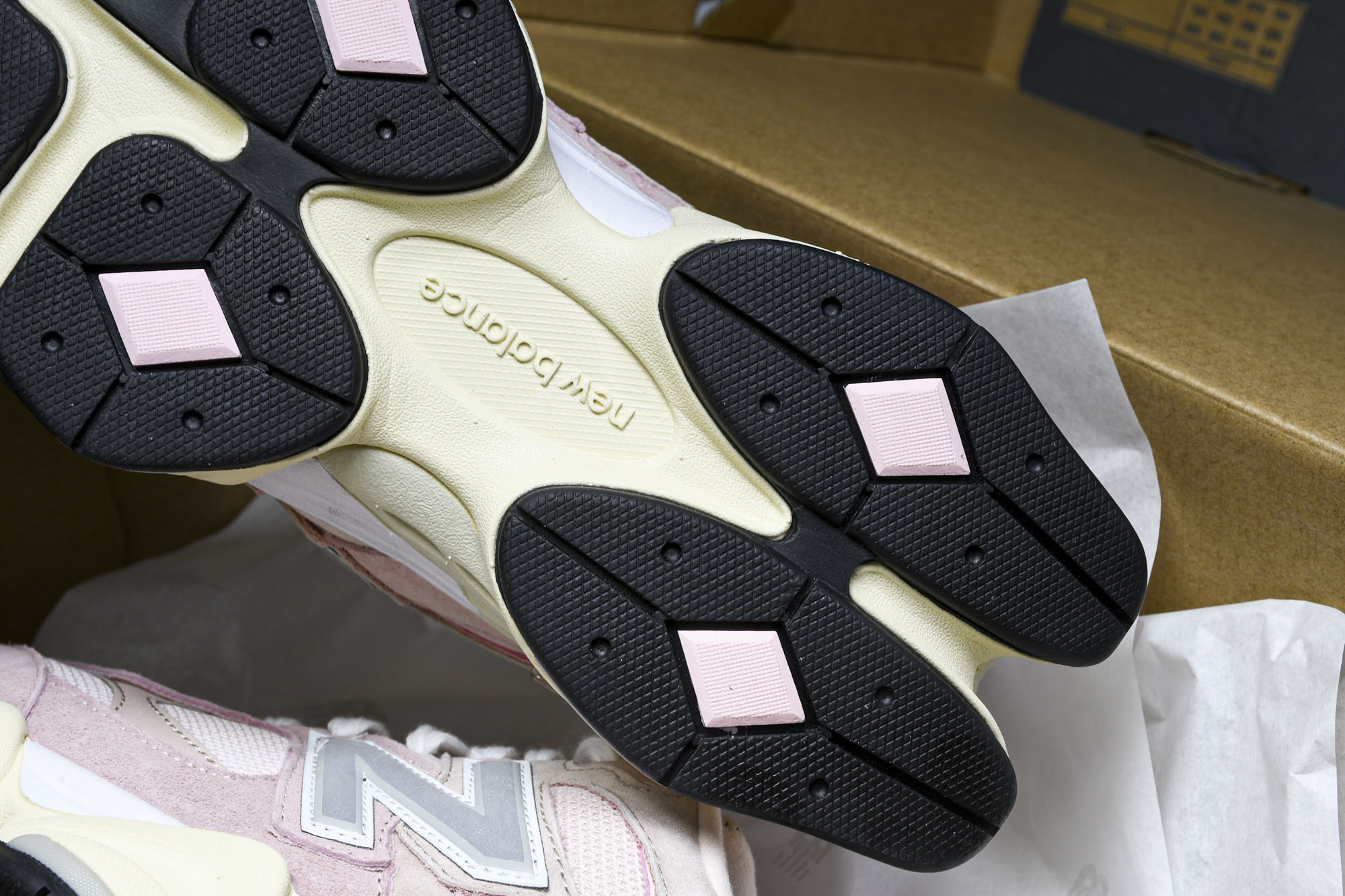 纯原 Joe Freshgoods x New Balance NB9060 复古休闲运动慢跑鞋 米白粉