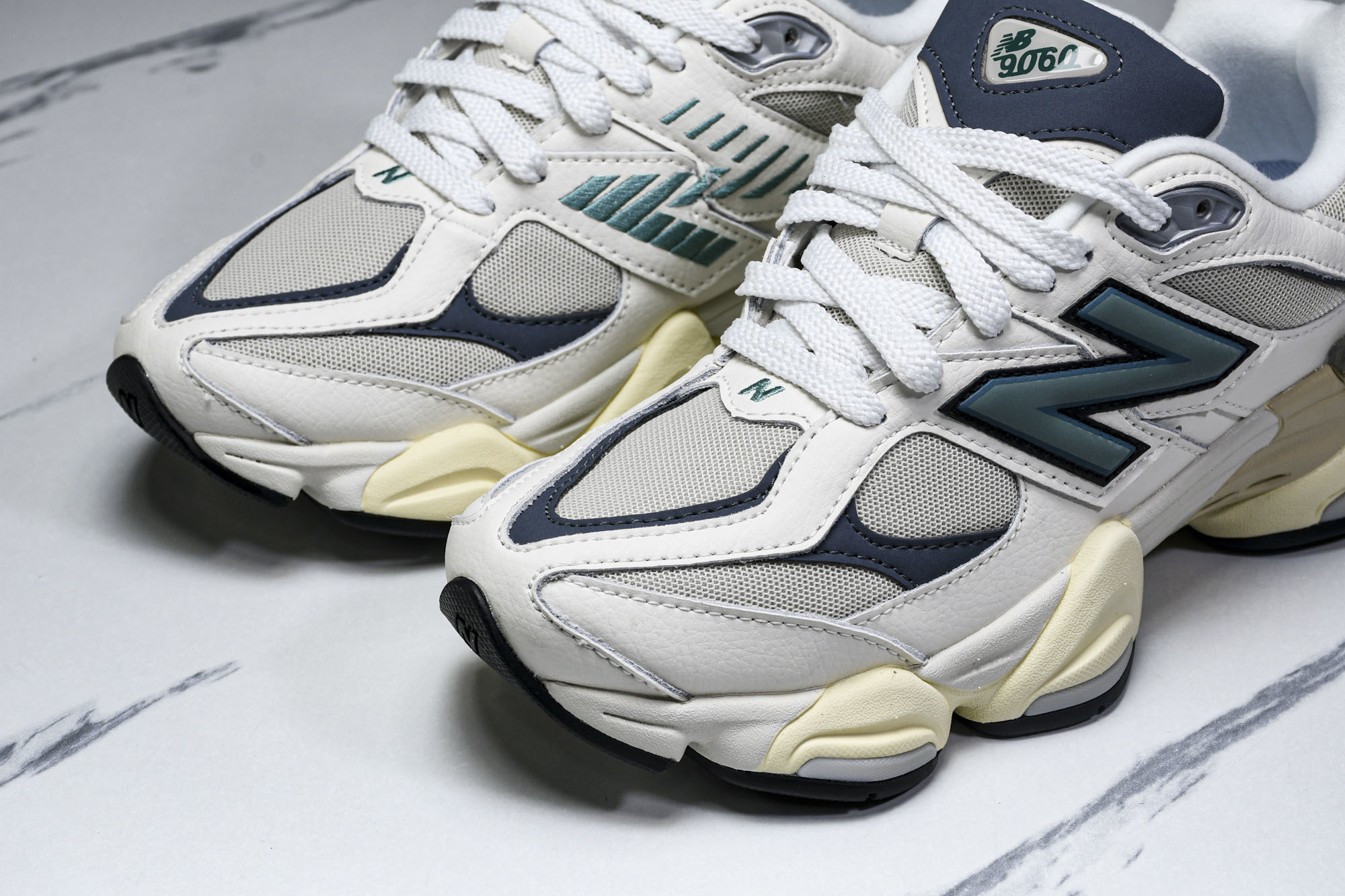 纯原 Joe Freshgoods x New Balance NB9060 复古休闲运动慢跑鞋 米白色